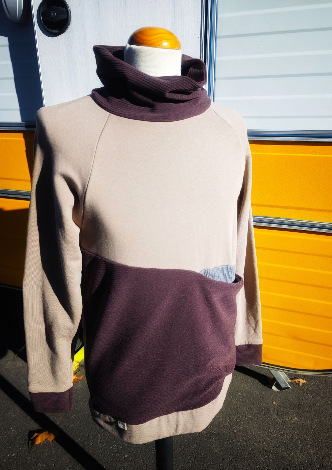 Sudadera Gender beix berenjena