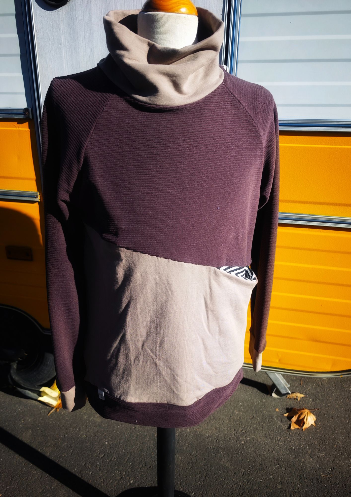 Sudadera Gender berenjena beix